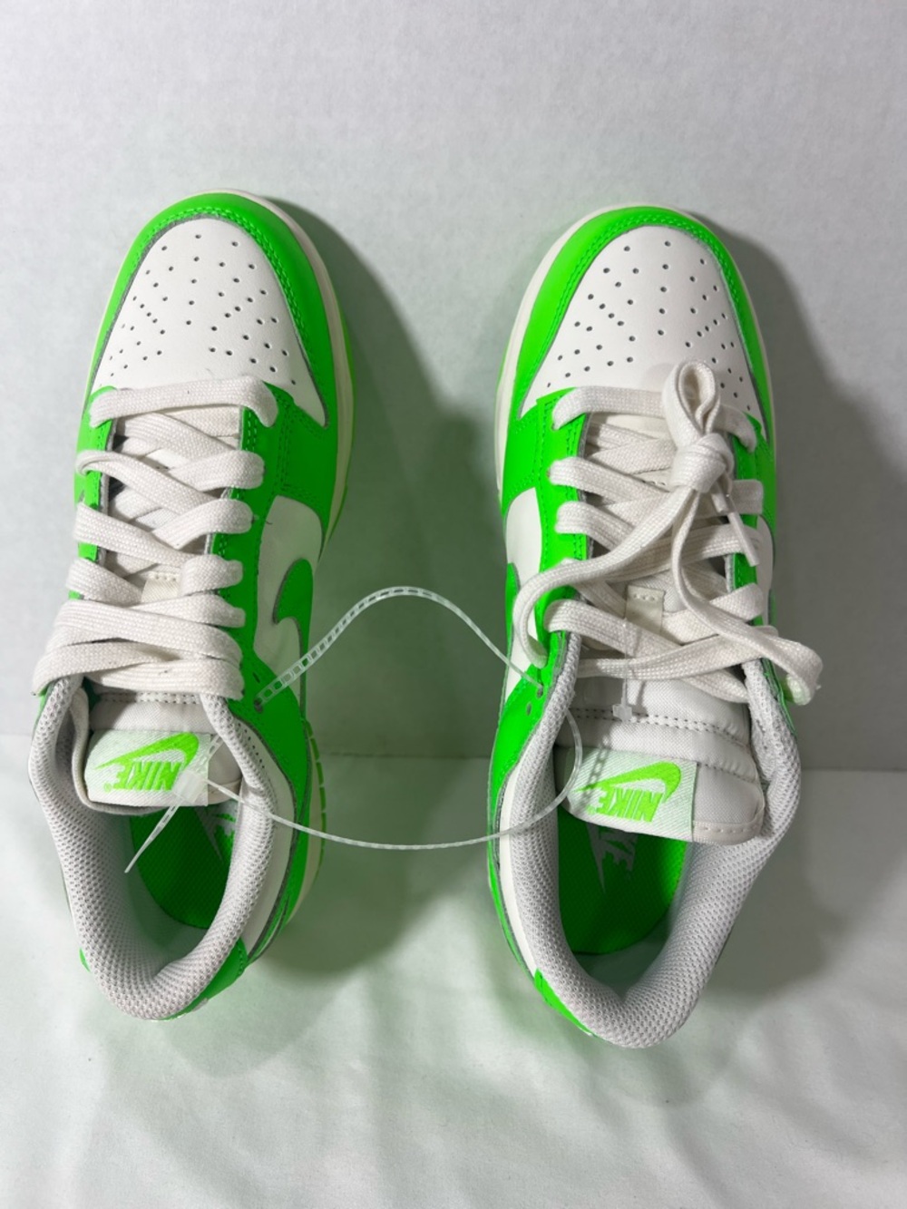 Nike womes White & Neon Green Low-Top Sneakers
